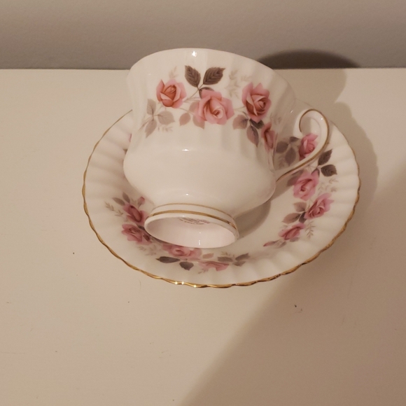Grosvenor Bone China, Silver Rose - Picture 3 of 5